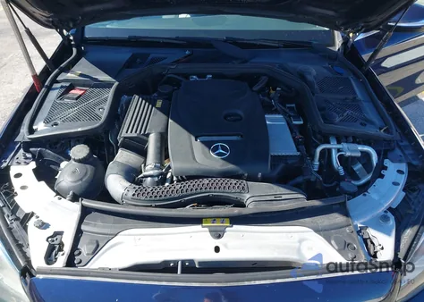 2015 Mercedes-Benz C 300 Luxury/Sport z USA, uszkodzony, nr VIN 55SWF4JB8FU091172